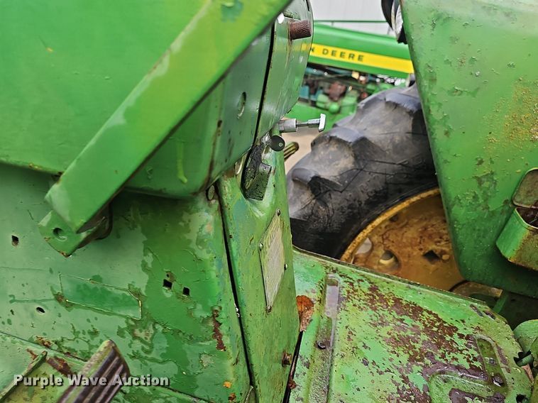 image for item NT9902 1962 John Deere 3010  tractor