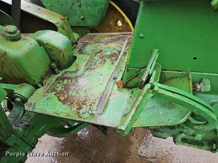 image for item NT9902 1962 John Deere 3010  tractor