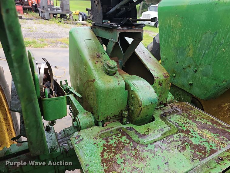 image for item NT9902 1962 John Deere 3010  tractor