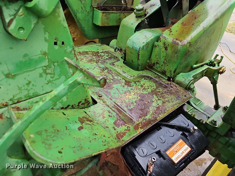 image for item NT9902 1962 John Deere 3010  tractor