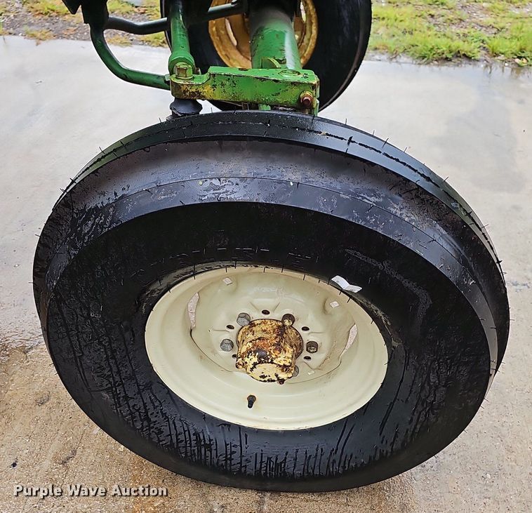 image for item NT9902 1962 John Deere 3010  tractor