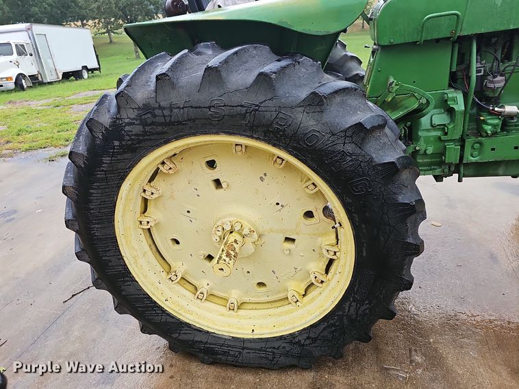 image for item NT9902 1962 John Deere 3010  tractor