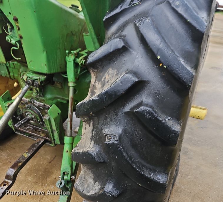 image for item NT9902 1962 John Deere 3010  tractor