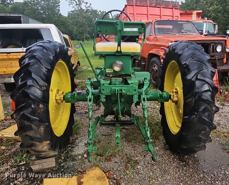 image for item NT9903 John Deere B  tractor