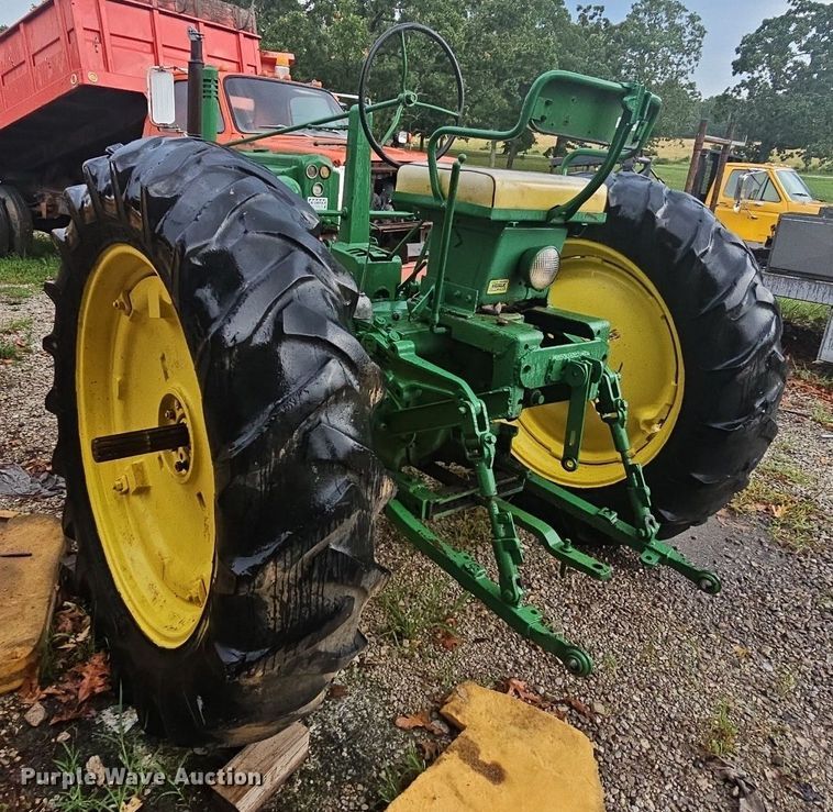 image for item NT9903 John Deere B  tractor