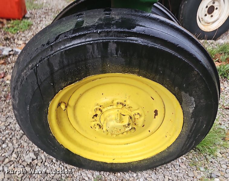 image for item NT9903 John Deere B  tractor