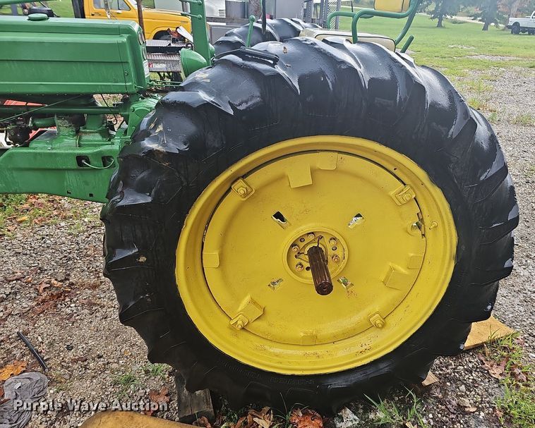 image for item NT9903 John Deere B  tractor