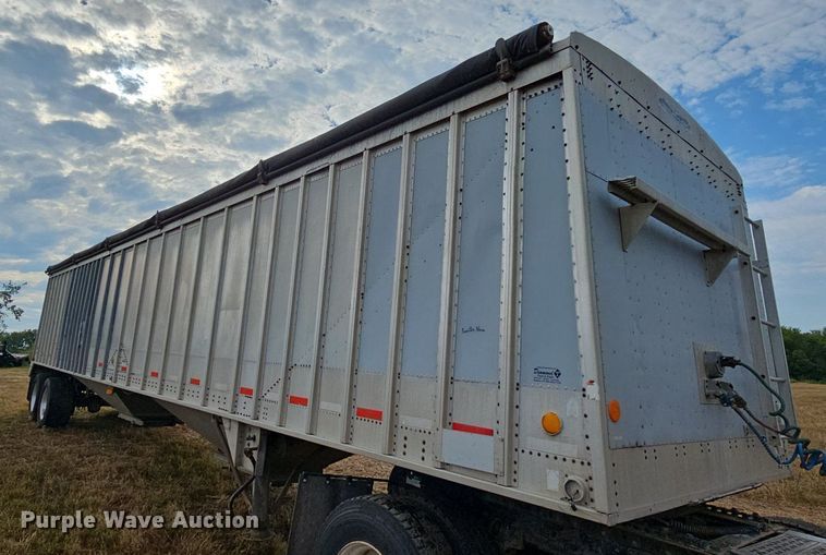 image for item NT9911 1996 Diamond T  grain trailer