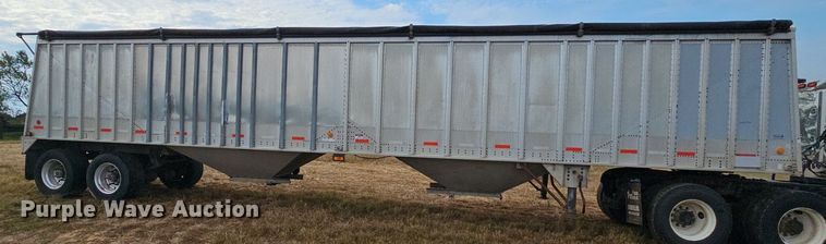 image for item NT9911 1996 Diamond T  grain trailer