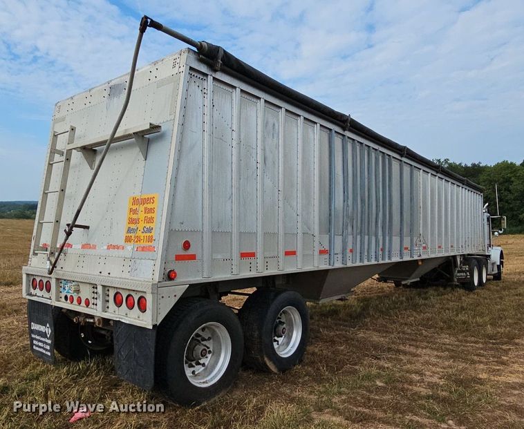 image for item NT9911 1996 Diamond T  grain trailer
