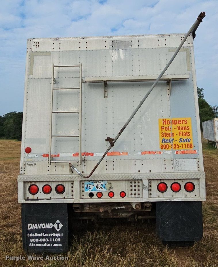 image for item NT9911 1996 Diamond T  grain trailer