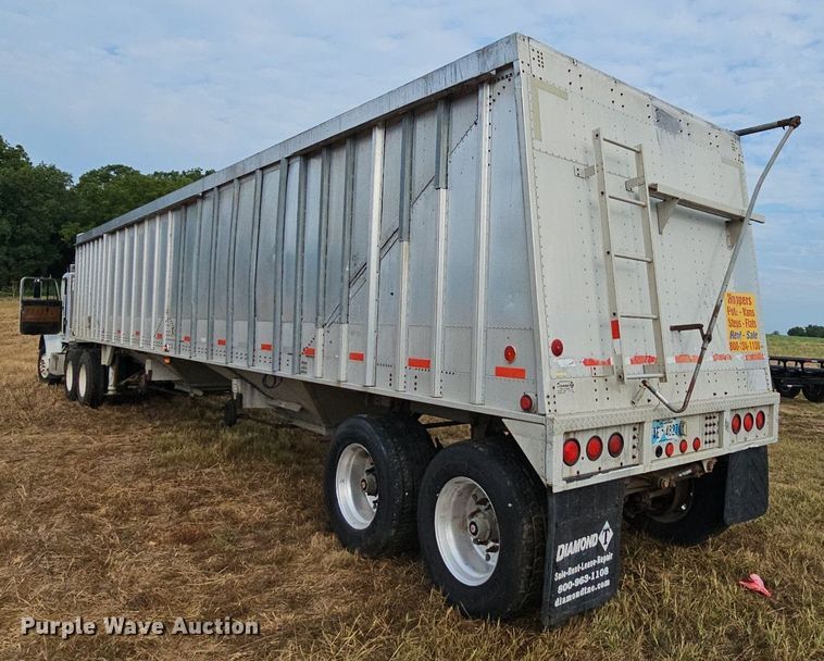 image for item NT9911 1996 Diamond T  grain trailer