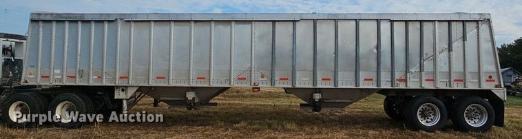 image for item NT9911 1996 Diamond T  grain trailer
