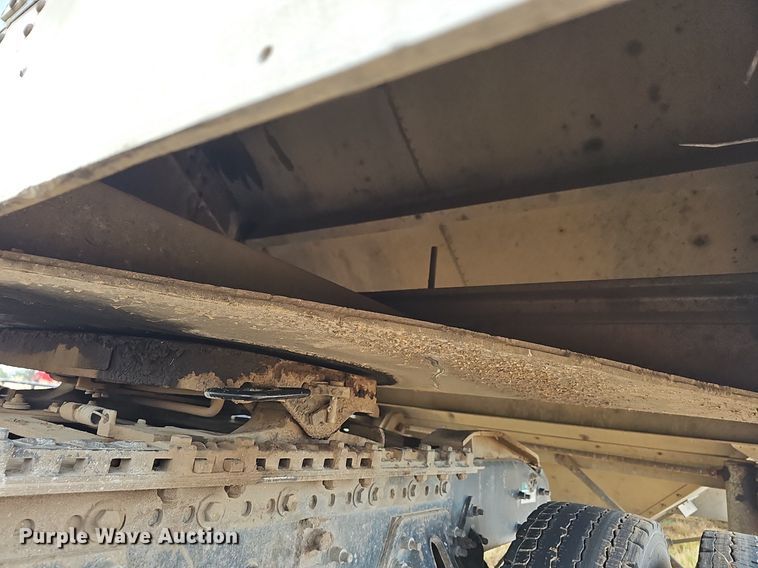 image for item NT9911 1996 Diamond T  grain trailer