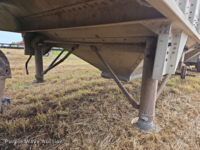 image for item NT9911 1996 Diamond T  grain trailer