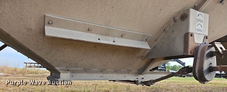 image for item NT9911 1996 Diamond T  grain trailer