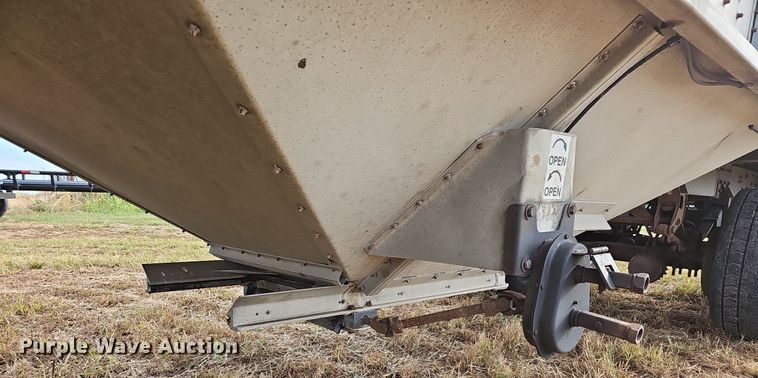 image for item NT9911 1996 Diamond T  grain trailer