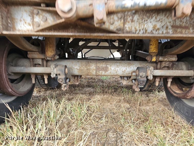 image for item NT9911 1996 Diamond T  grain trailer