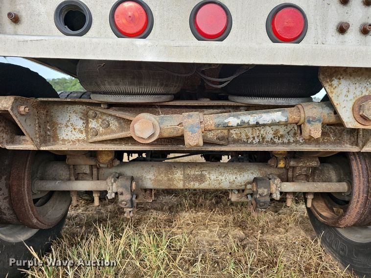 image for item NT9911 1996 Diamond T  grain trailer