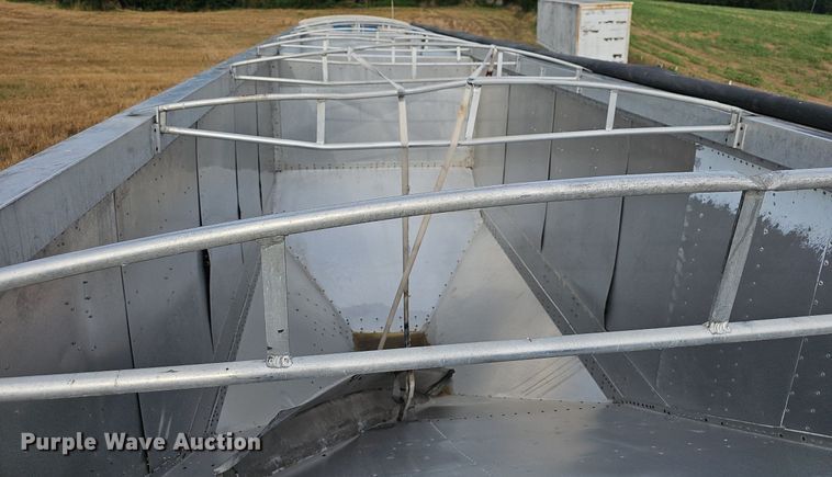 image for item NT9911 1996 Diamond T  grain trailer