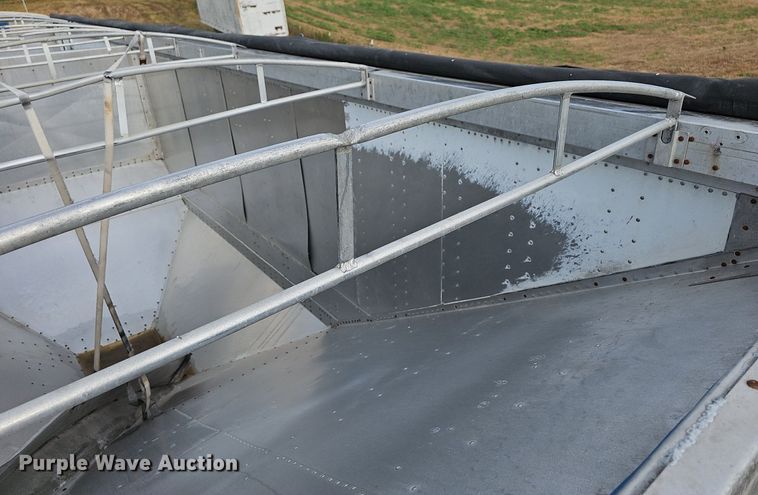 image for item NT9911 1996 Diamond T  grain trailer