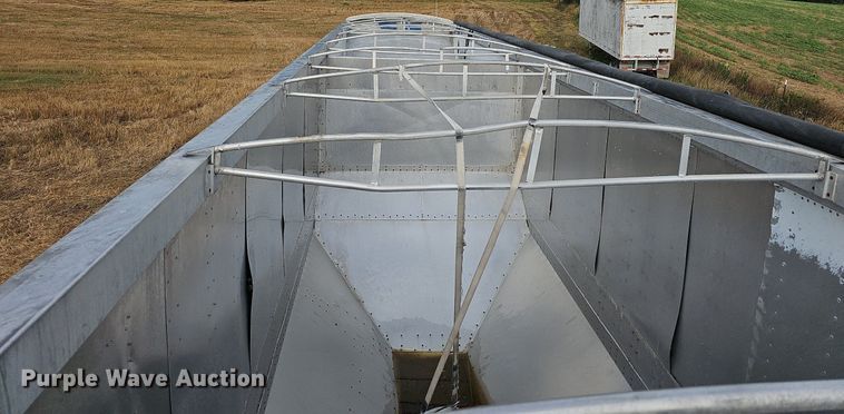 image for item NT9911 1996 Diamond T  grain trailer