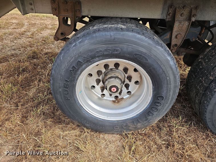 image for item NT9911 1996 Diamond T  grain trailer