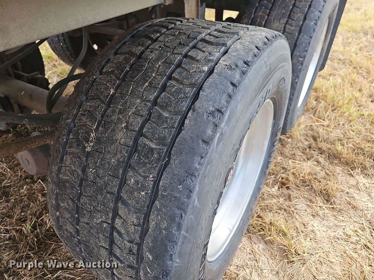 image for item NT9911 1996 Diamond T  grain trailer