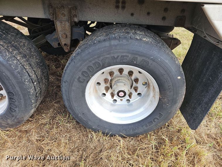 image for item NT9911 1996 Diamond T  grain trailer