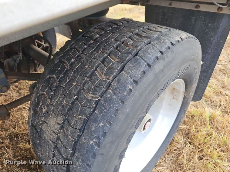 image for item NT9911 1996 Diamond T  grain trailer