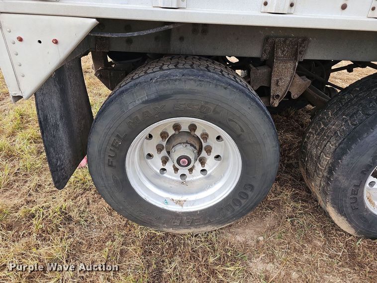 image for item NT9911 1996 Diamond T  grain trailer