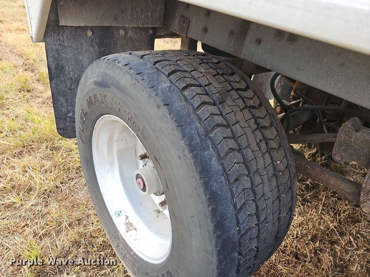 image for item NT9911 1996 Diamond T  grain trailer