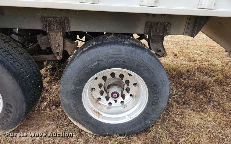 image for item NT9911 1996 Diamond T  grain trailer