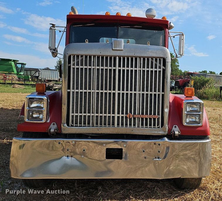image for item NT9912 1988 International F9370  grain truck with trailer