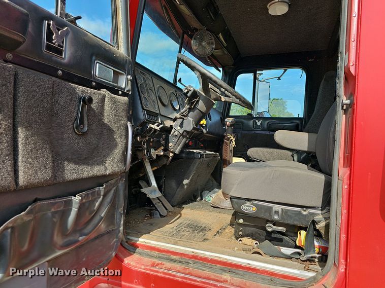 image for item NT9912 1988 International F9370  grain truck with trailer