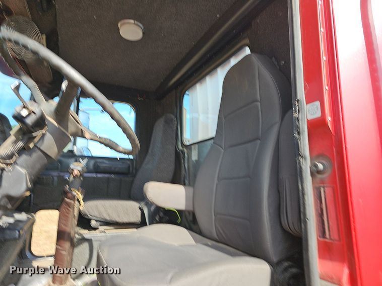 image for item NT9912 1988 International F9370  grain truck with trailer