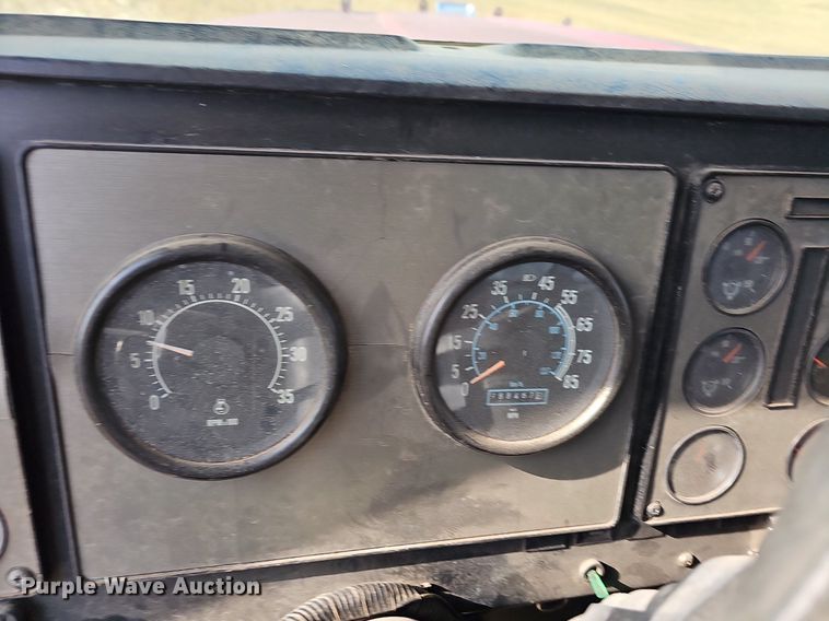 image for item NT9912 1988 International F9370  grain truck with trailer