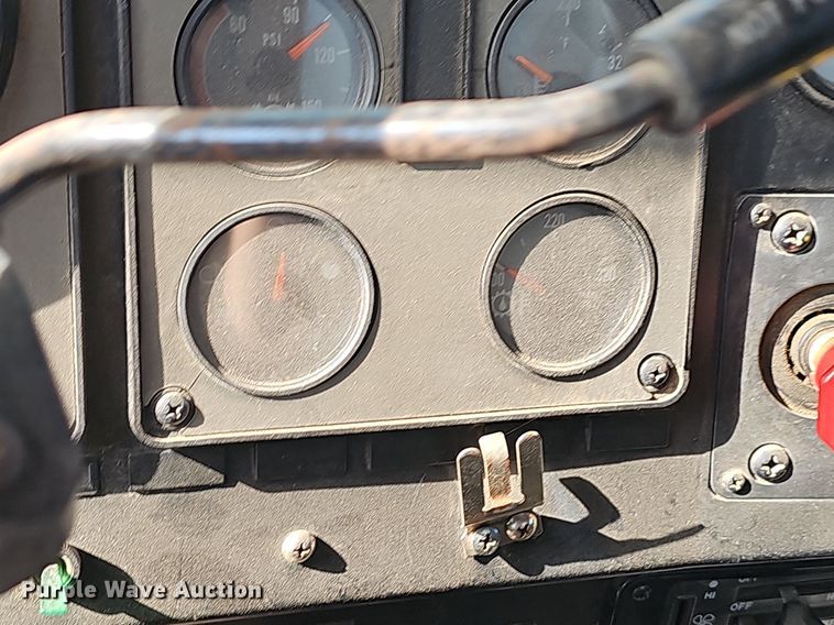 image for item NT9912 1988 International F9370  grain truck with trailer