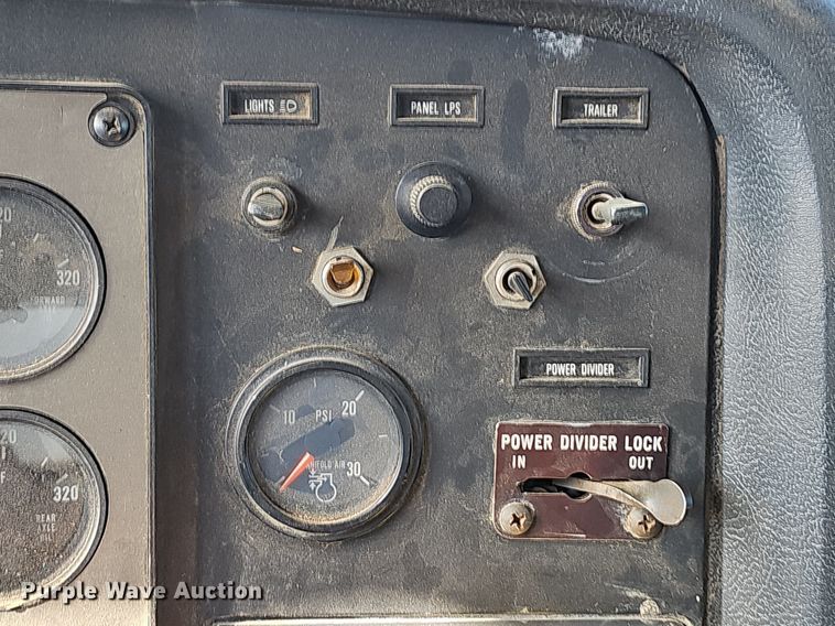 image for item NT9912 1988 International F9370  grain truck with trailer