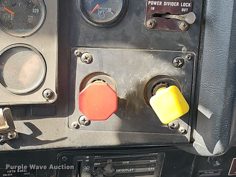 image for item NT9912 1988 International F9370  grain truck with trailer