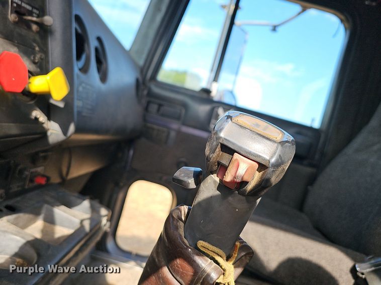 image for item NT9912 1988 International F9370  grain truck with trailer