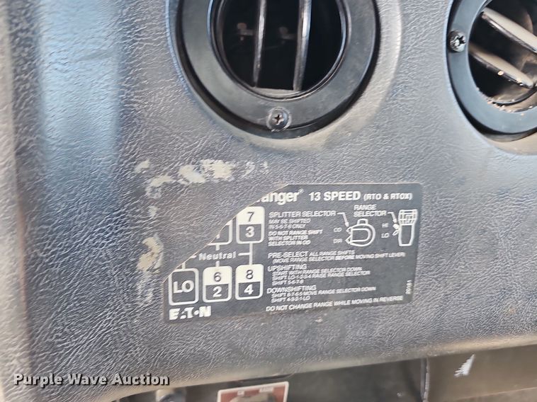 image for item NT9912 1988 International F9370  grain truck with trailer