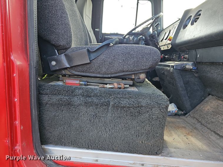 image for item NT9912 1988 International F9370  grain truck with trailer