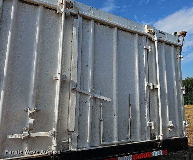 image for item NT9912 1988 International F9370  grain truck with trailer