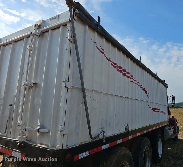 image for item NT9912 1988 International F9370  grain truck with trailer