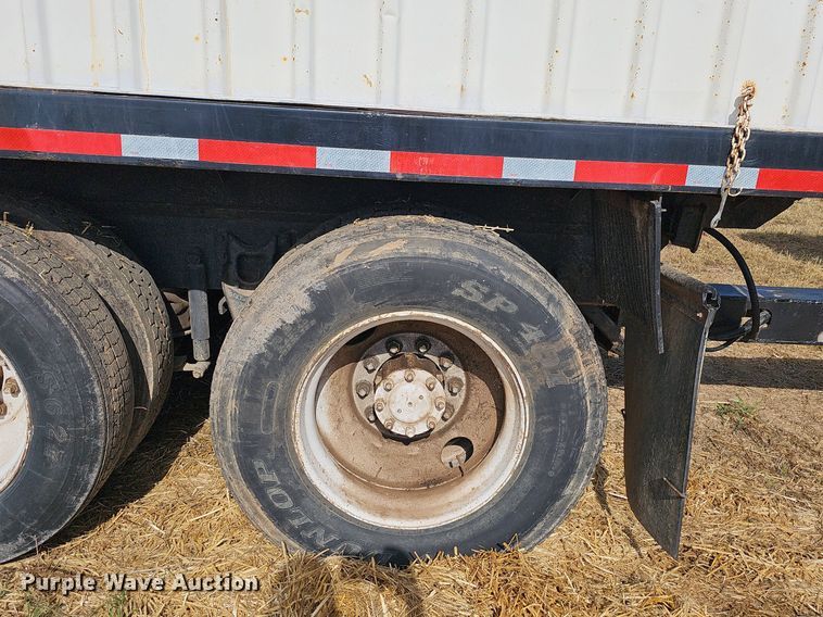 image for item NT9912 1988 International F9370  grain truck with trailer