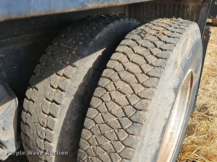 image for item NT9912 1988 International F9370  grain truck with trailer