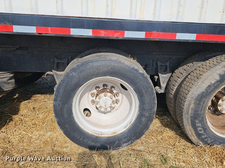 image for item NT9912 1988 International F9370  grain truck with trailer