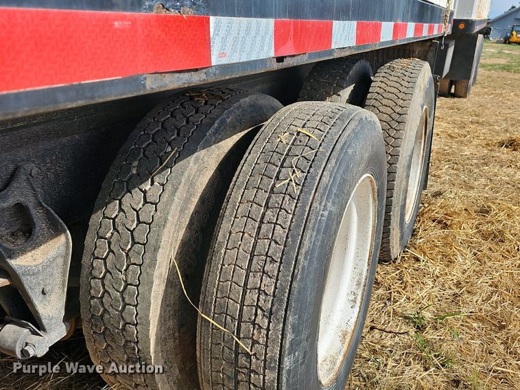 image for item NT9912 1988 International F9370  grain truck with trailer