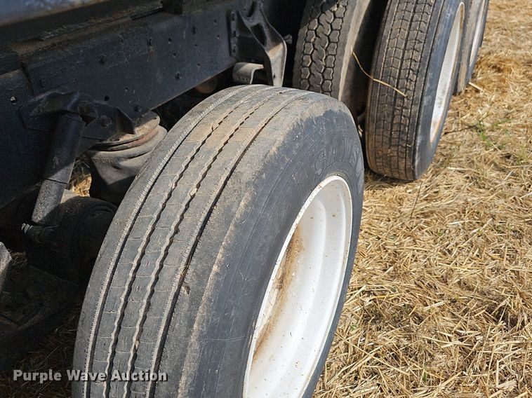 image for item NT9912 1988 International F9370  grain truck with trailer